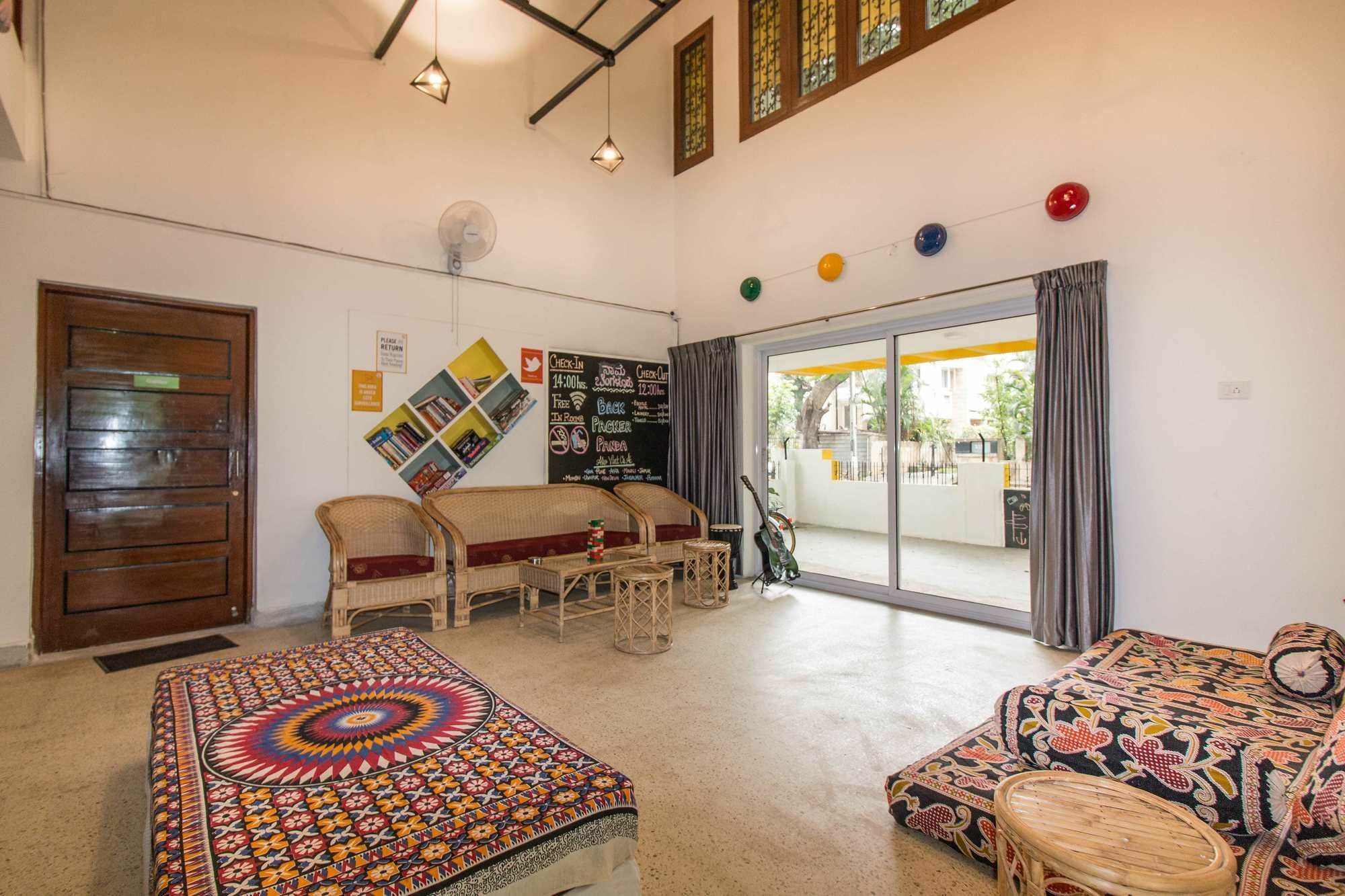 Backpacker Panda Bengaluru Hostel Екстериор снимка